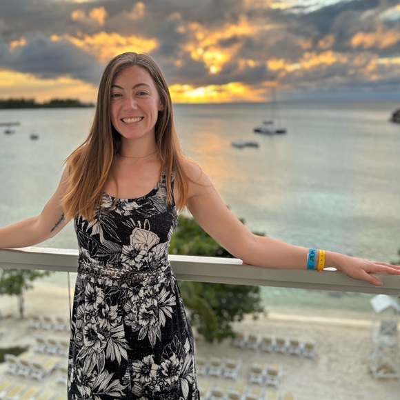 Meet your Posher, Amanda - Picture 1 of 1